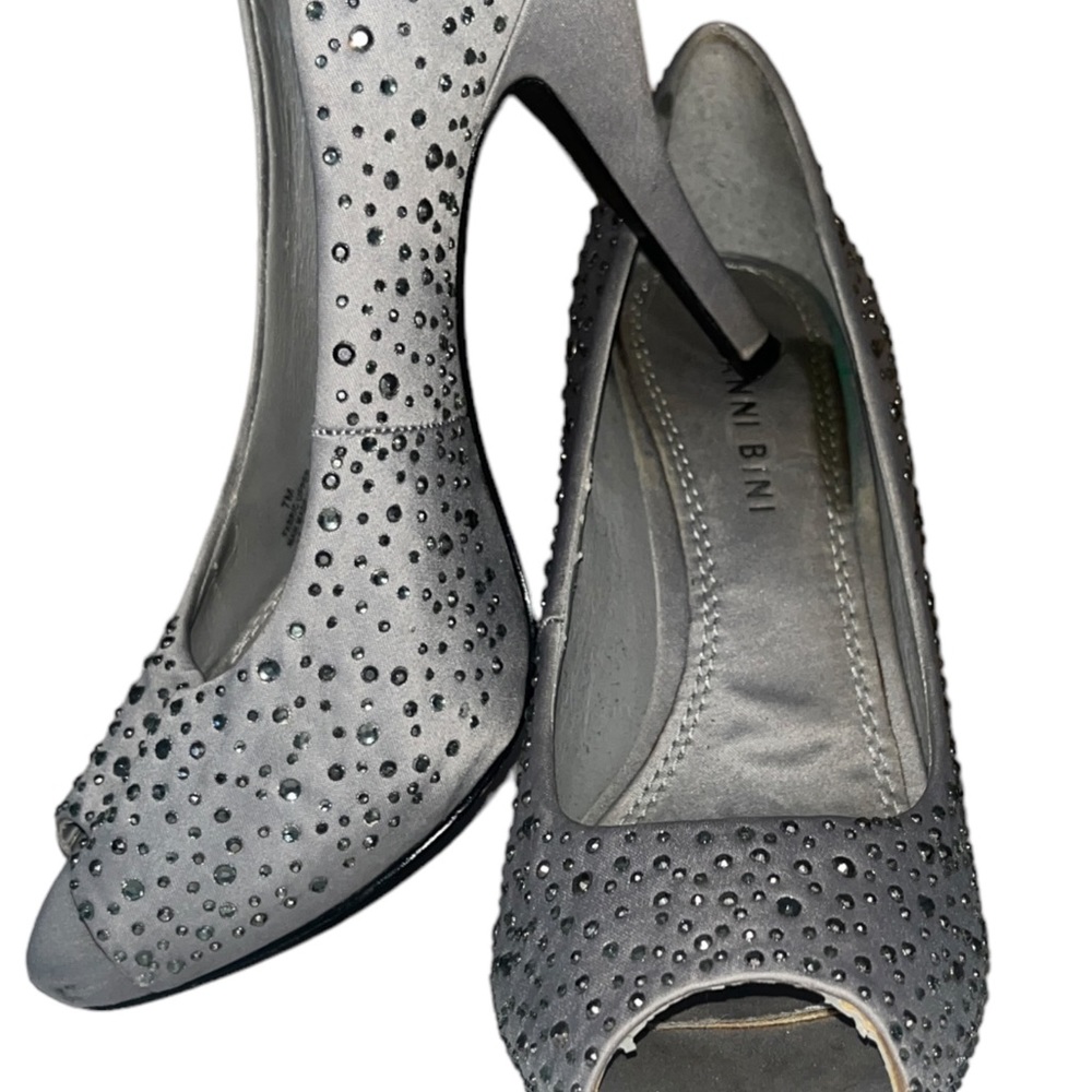 Bin 3C Gianni Bini Silver bedazzled open toe pumps size 7